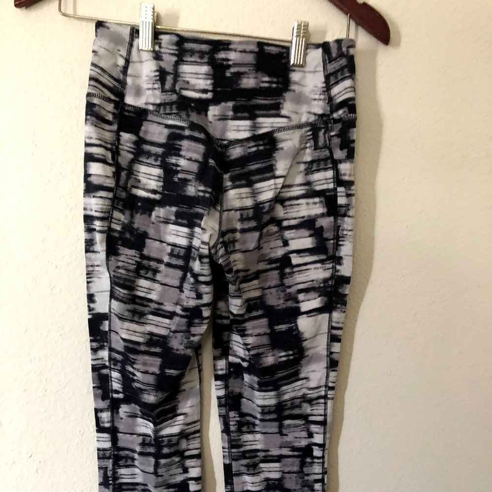 Nike Dri-FIT Gray, Black, White Capris size small